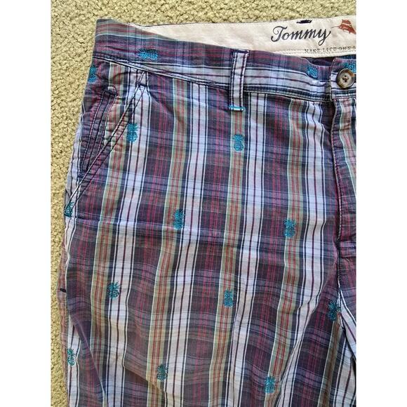 Tommy Bahama Plaid Pineapple Embroidered Chino Golf Shorts Vacation Size 36 - Picture 2 of 5